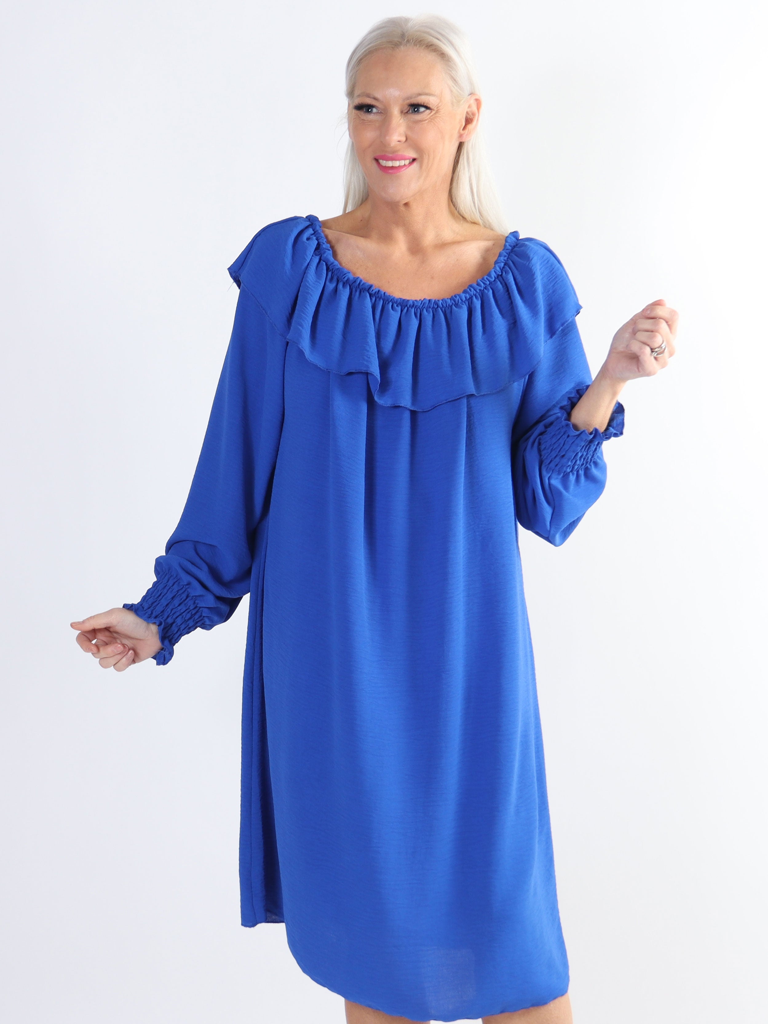 Elpida - Plus size-klänning med volangkant och smockärmar
